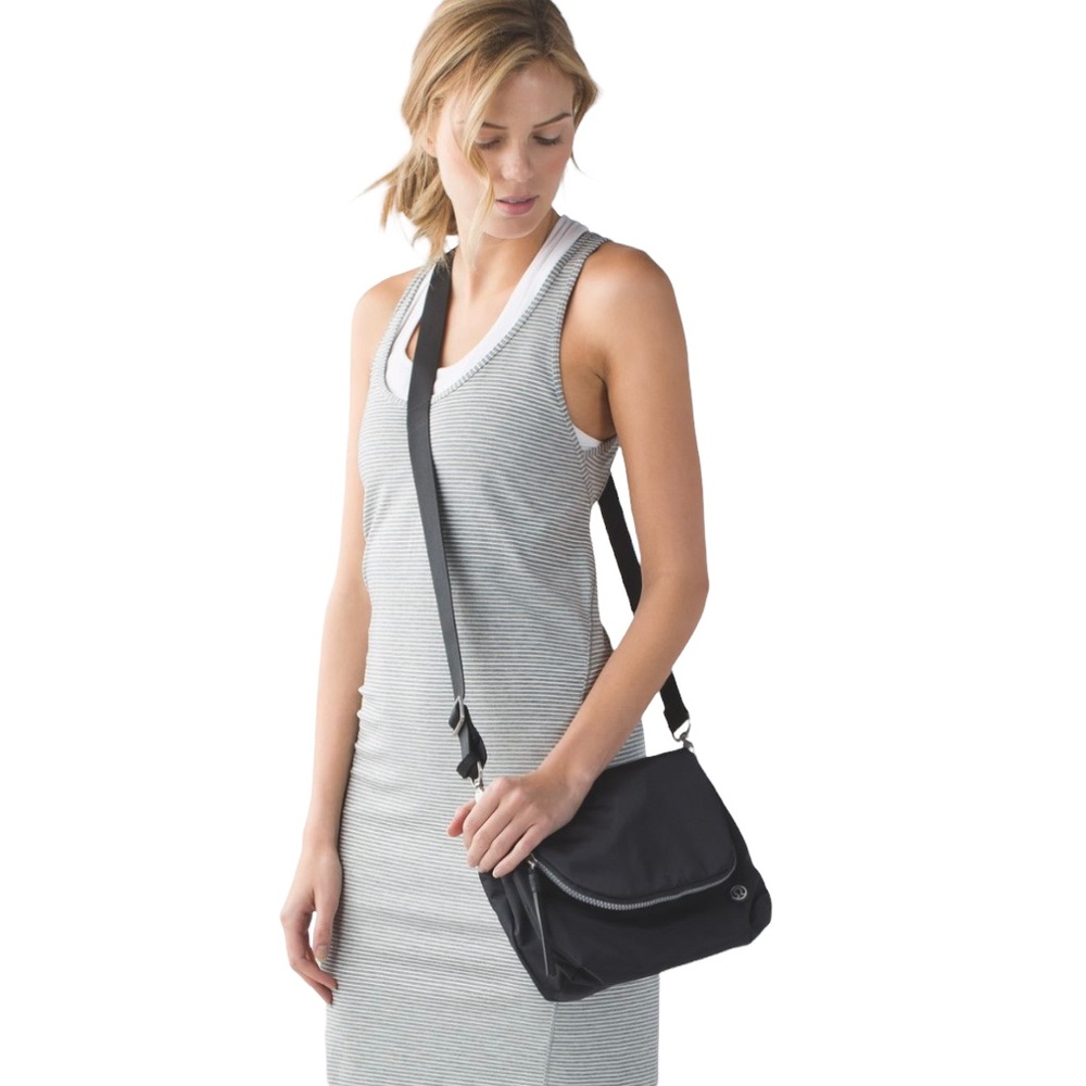 Lululemon 🍋 || Women’s Black Party Om Bag with logo
